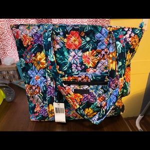 NWT Vera Bradley bag zip top multiple pockets